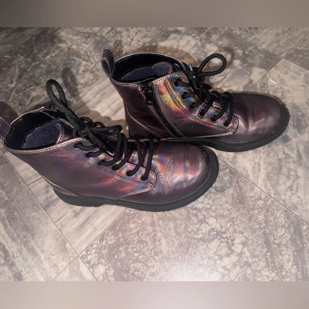 Art Class Zoe Girls Iridescent Metallic Combat Boots Lace Up Size 2